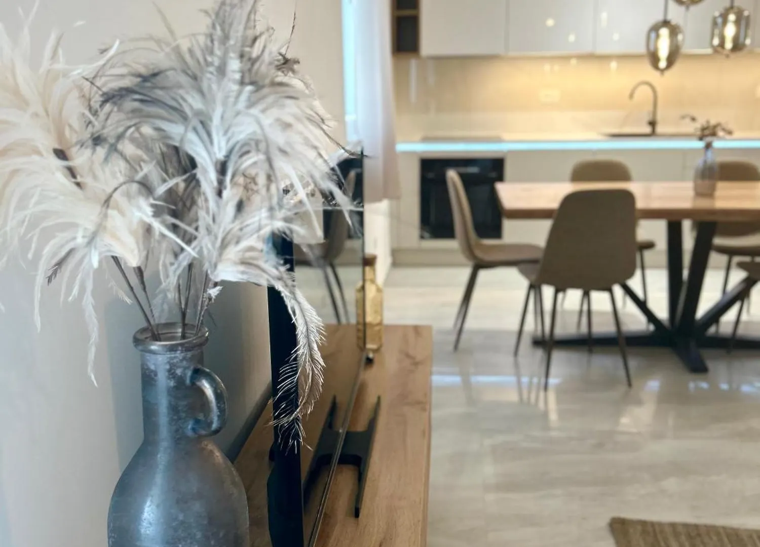 Calming Elegance In Split 아파트