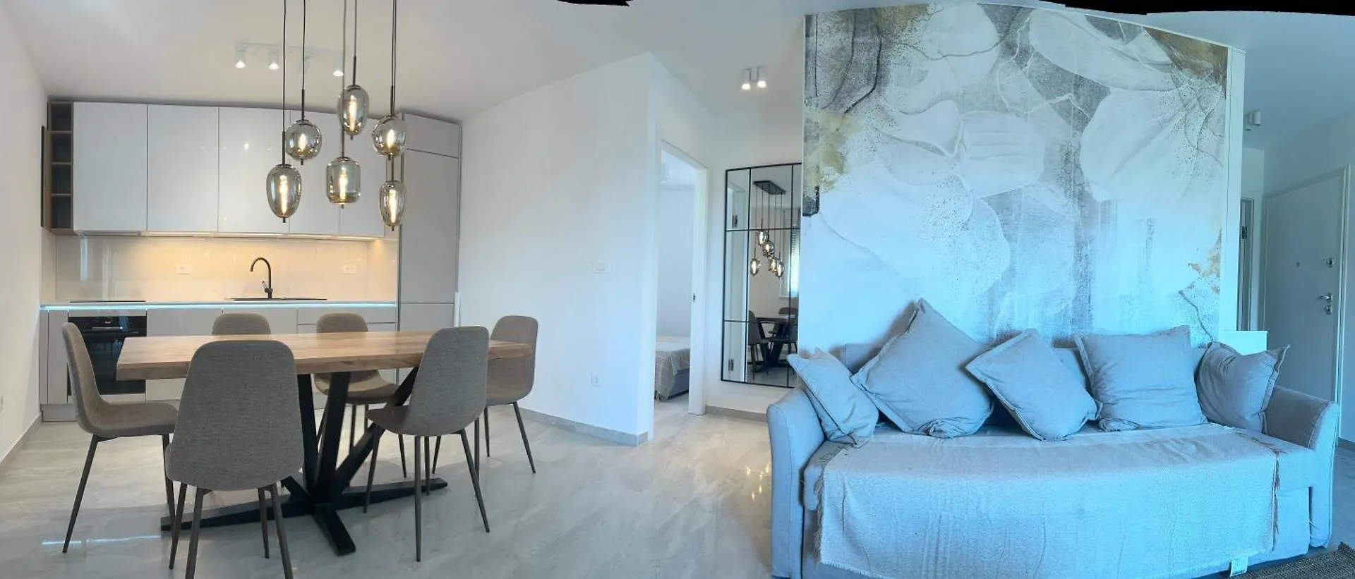 Calming Elegance In Split 아파트